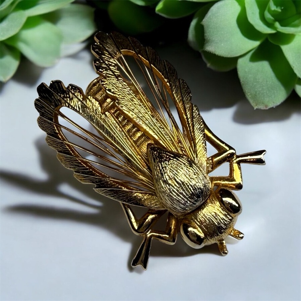 Vintage Gold-Tone Bee Brooch